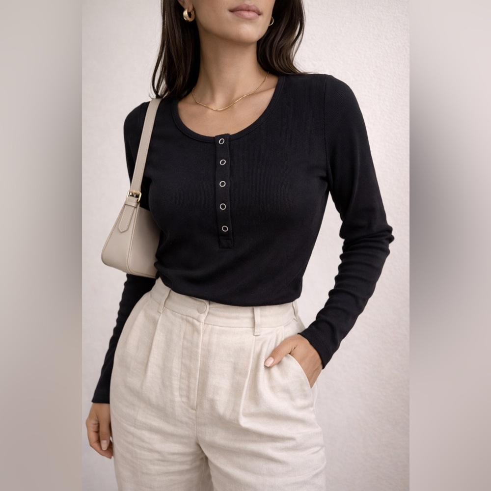 Banana Republic Women's Black Long Sleeve Henley Tee - Size US M
